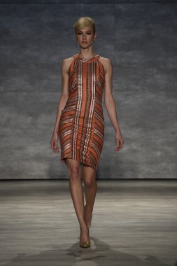 b. michael pist yürür model Amerika defile