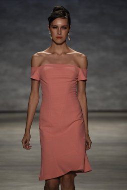 b. michael pist yürür model Amerika defile