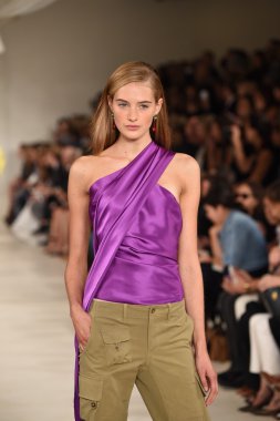 modeli pist yürür, ralph lauren defile
