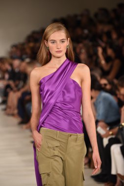 modeli pist yürür, ralph lauren defile