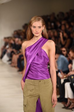 modeli pist yürür, ralph lauren defile