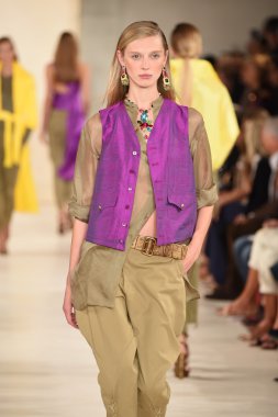 modeli pist yürür, ralph lauren defile