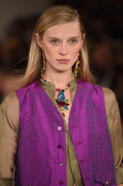 modeli pist yürür, ralph lauren defile