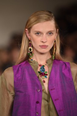 modeli pist yürür, ralph lauren defile