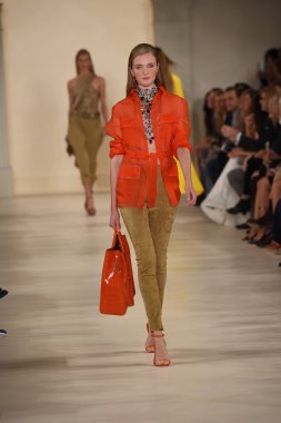 modeli pist yürür, ralph lauren defile