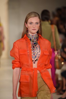 modeli pist yürür, ralph lauren defile