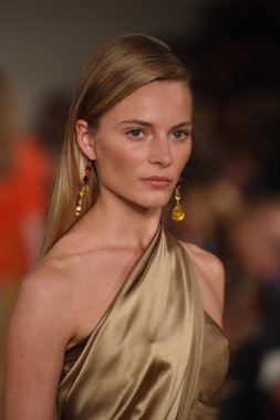 modeli pist yürür, ralph lauren defile