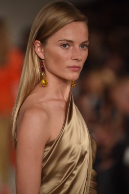 modeli pist yürür, ralph lauren defile
