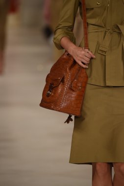modeli pist yürür, ralph lauren defile