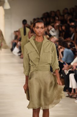 modeli pist yürür, ralph lauren defile