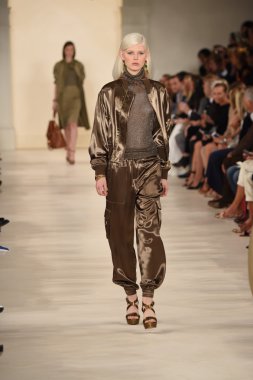 modeli pist yürür, ralph lauren defile