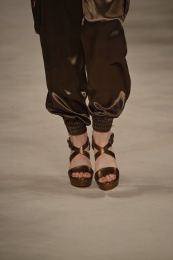 modeli pist yürür, ralph lauren defile