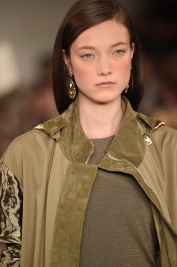 modeli pist yürür, ralph lauren defile