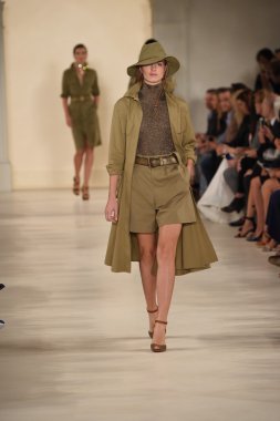modeli pist yürür, ralph lauren defile