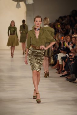 modeli pist yürür, ralph lauren defile