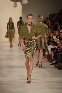 modeli pist yürür, ralph lauren defile