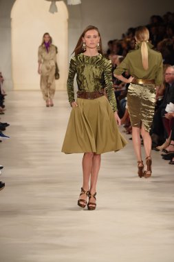 modeli pist yürür, ralph lauren defile