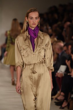 modeli pist yürür, ralph lauren defile