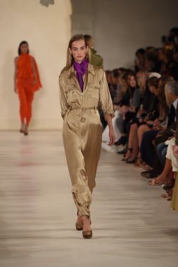 modeli pist yürür, ralph lauren defile