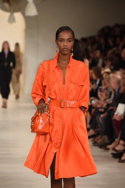modeli pist yürür, ralph lauren defile