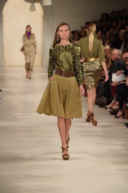 modeli pist yürür, ralph lauren defile