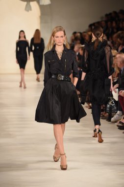 modeli pist yürür, ralph lauren defile