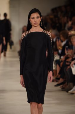 modeli pist yürür, ralph lauren defile