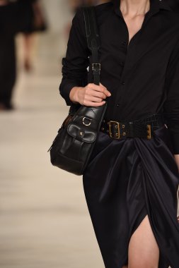 modeli pist yürür, ralph lauren defile