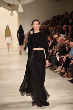 modeli pist yürür, ralph lauren defile