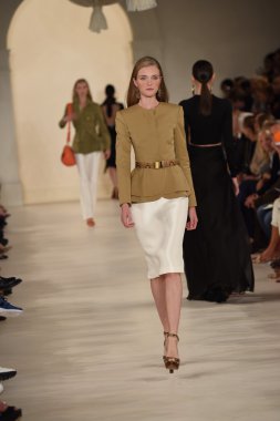 modeli pist yürür, ralph lauren defile