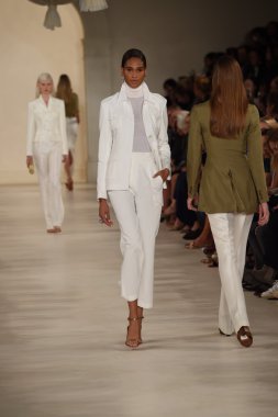 modeli pist yürür, ralph lauren defile
