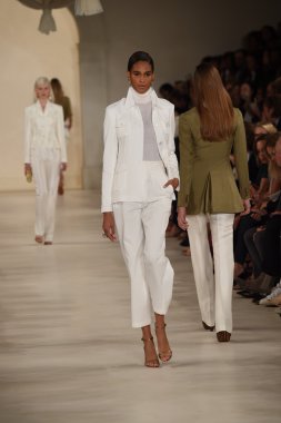 modeli pist yürür, ralph lauren defile