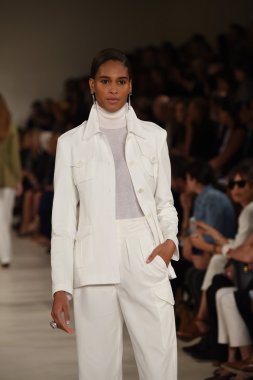 modeli pist yürür, ralph lauren defile