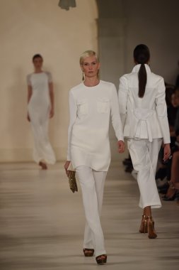 modeli pist yürür, ralph lauren defile
