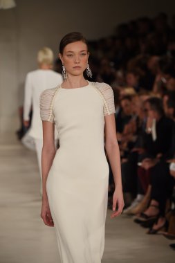 modeli pist yürür, ralph lauren defile