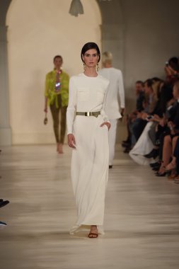 modeli pist yürür, ralph lauren defile