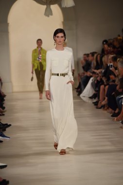 modeli pist yürür, ralph lauren defile