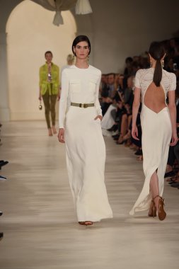 modeli pist yürür, ralph lauren defile