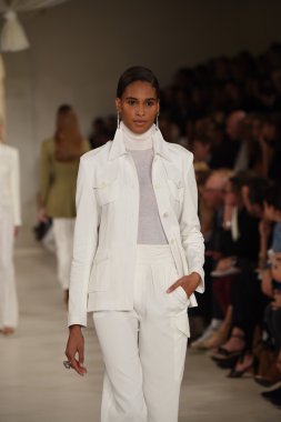 modeli pist yürür, ralph lauren defile