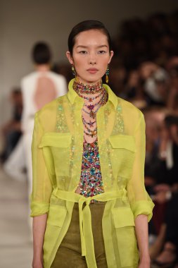 modeli pist yürür, ralph lauren defile