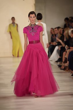 modeli pist yürür, ralph lauren defile