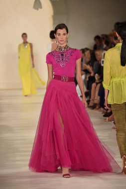 modeli pist yürür, ralph lauren defile