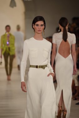 modeli pist yürür, ralph lauren defile
