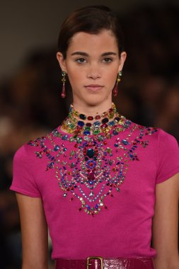 modeli pist yürür, ralph lauren defile