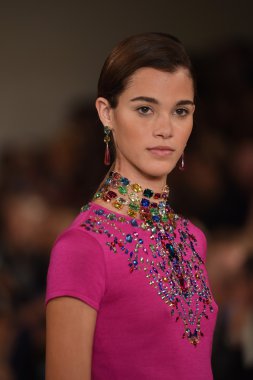 modeli pist yürür, ralph lauren defile