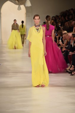 modeli pist yürür, ralph lauren defile