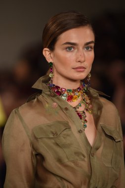 modeli pist yürür, ralph lauren defile