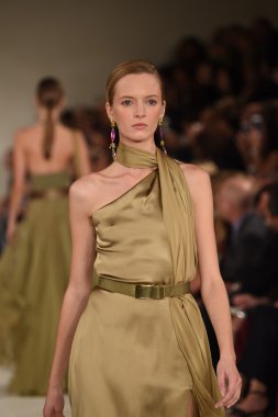 modeli pist yürür, ralph lauren defile