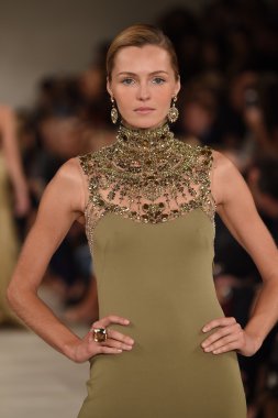 modeli pist yürür, ralph lauren defile