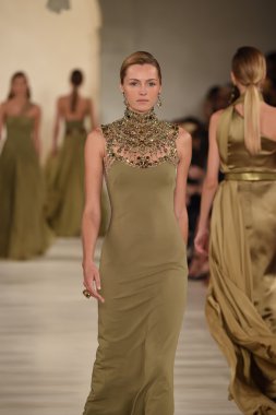 modeli pist yürür, ralph lauren defile